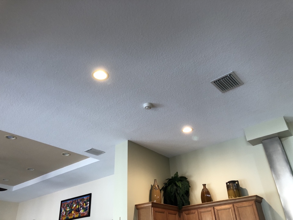 Davie, FL - Residential electrician Repairing recessed lighting in Davie fl Davie, FL - Residential electrician Repairing recessed lighting in Davie fl