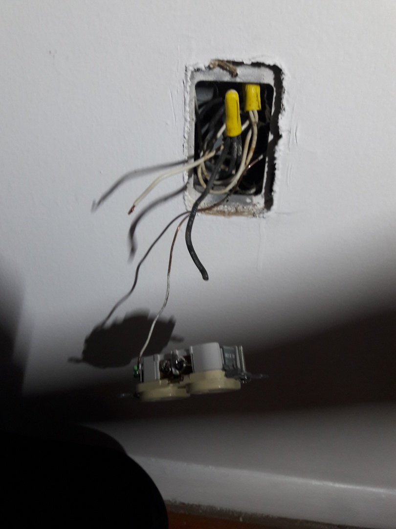 Replaced outlet in restroom to GFCI.
West Miami,Fl Replaced outlet in restroom to GFCI.
West Miami,Fl