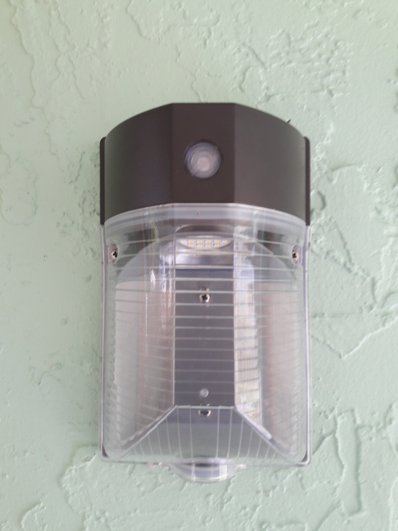 Local Electrical Company Installed new LED wall mount wall fixture.
Miami,Fl 333147 Local Electrical Company Installed new LED wall mount wall fixture.
Miami,Fl 333147