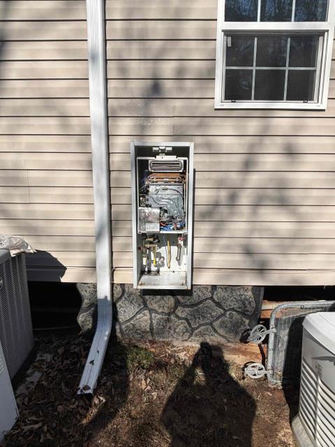 West Monroe, LA - Installed a tankless water heater and checked the system for proper operation.