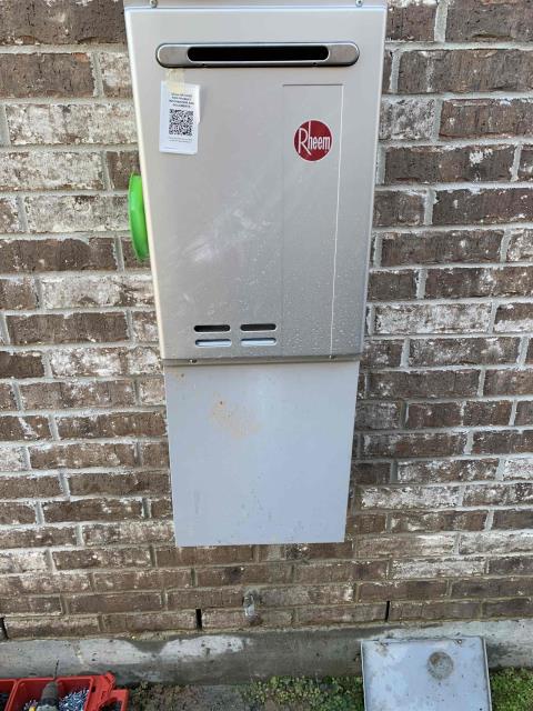 Monroe, LA - Installed a tankless water heater and checked the system for proper operation.