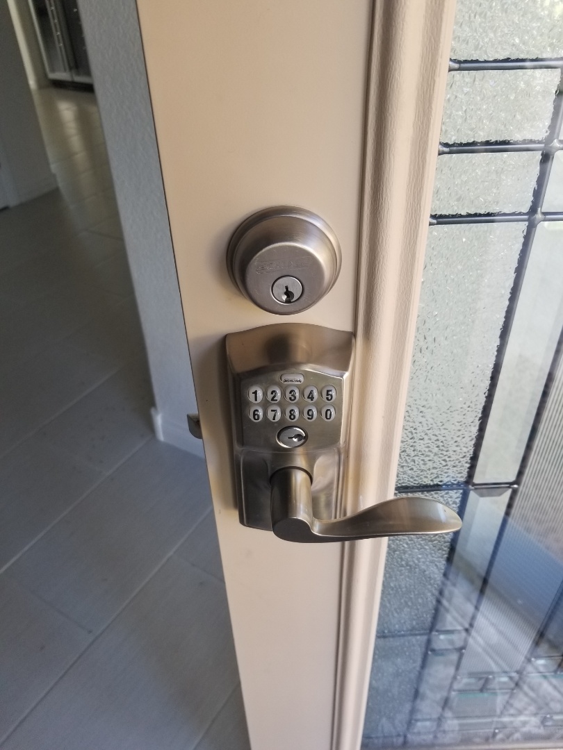 Completed residential home rekey for new tenant move in. Las Vegas Locksmith service!