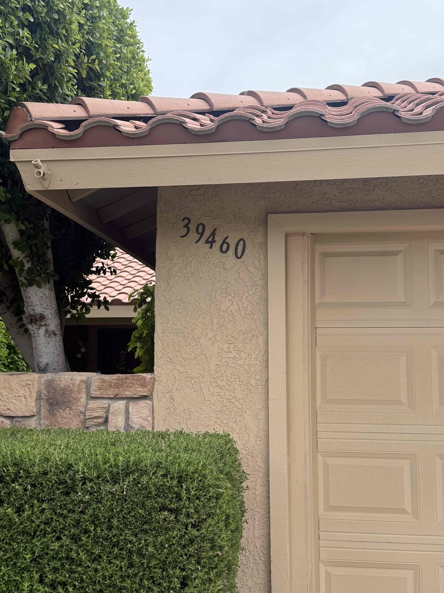 Took photo of front property address 