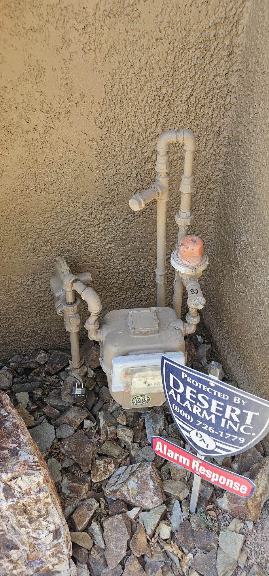 Rancho Mirage, CA - Crew stood by for 30 minutes no answer-notified client on next visit if our crew is standing by once again there will be a service charge involved. 