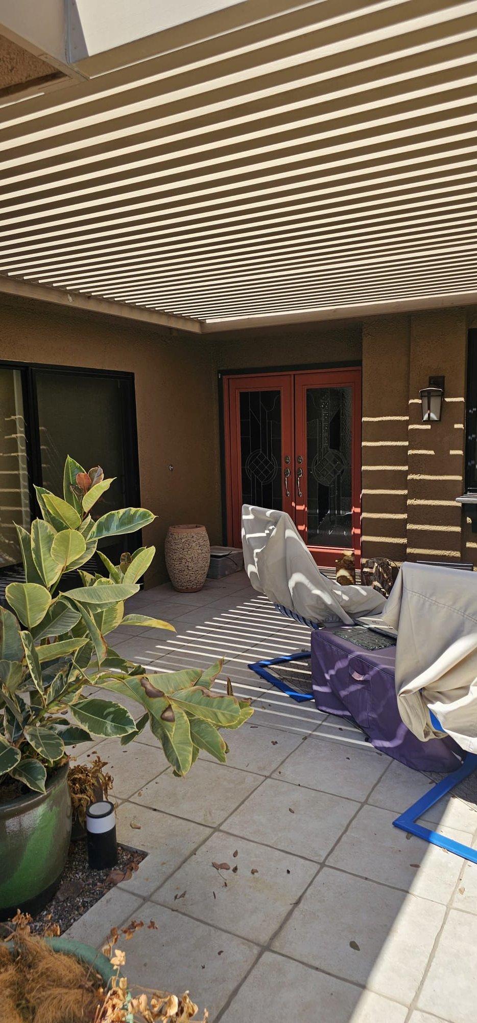 Rancho Mirage, CA - Crew stood by for 30 minutes no answer-notified client on next visit if our crew is standing by once again there will be a service charge involved. 