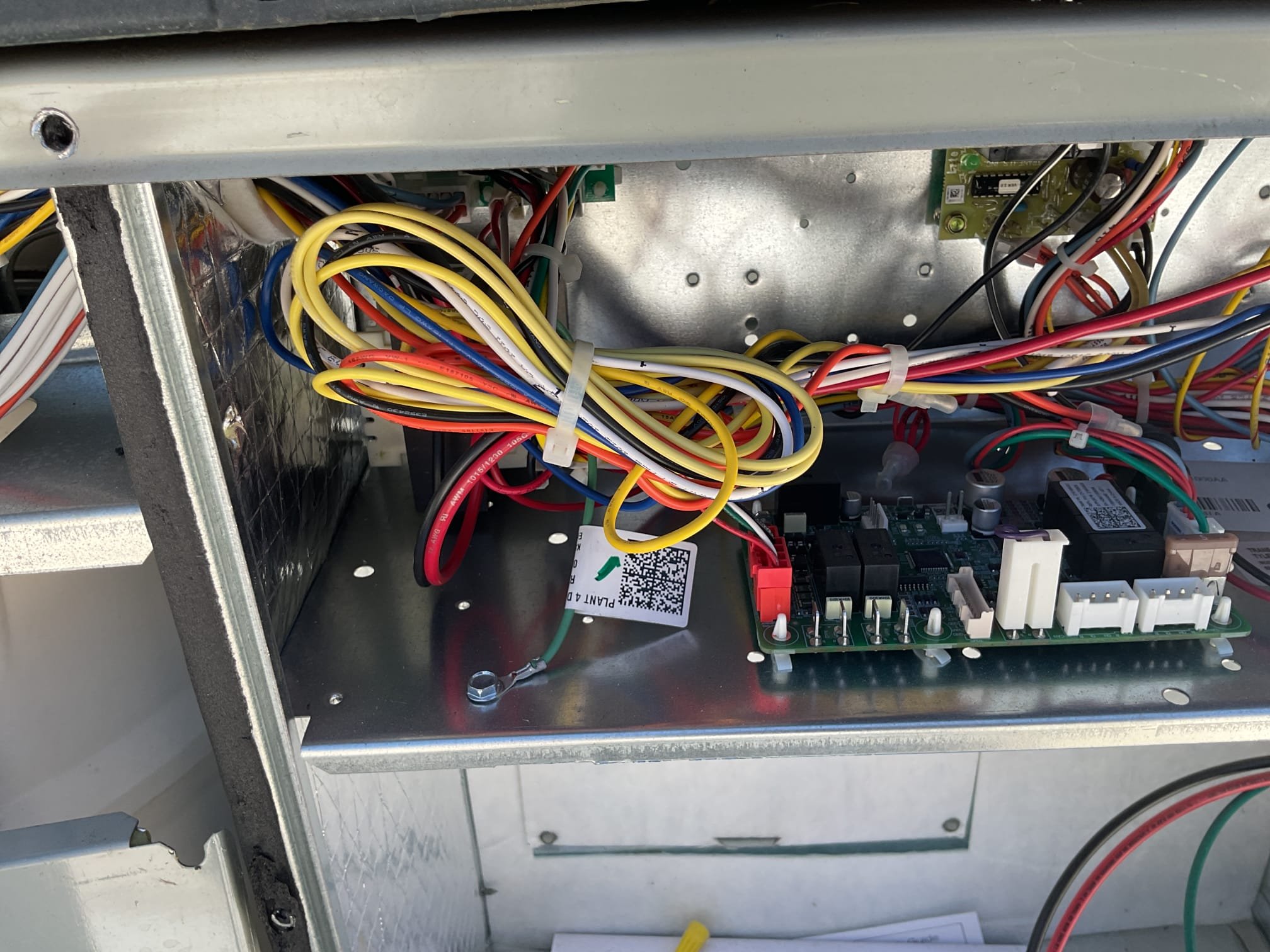 Performed a cooling maintenance on a package heat pump. Washed outdoor unit and replaced filter (no ladder needed). Check the electric motors, capacitors and refrigerant circuit diagnostics. Disconnect/thermostat: good. Pre-booked heating maintenance. System is cooling the home at the time of maintenance.