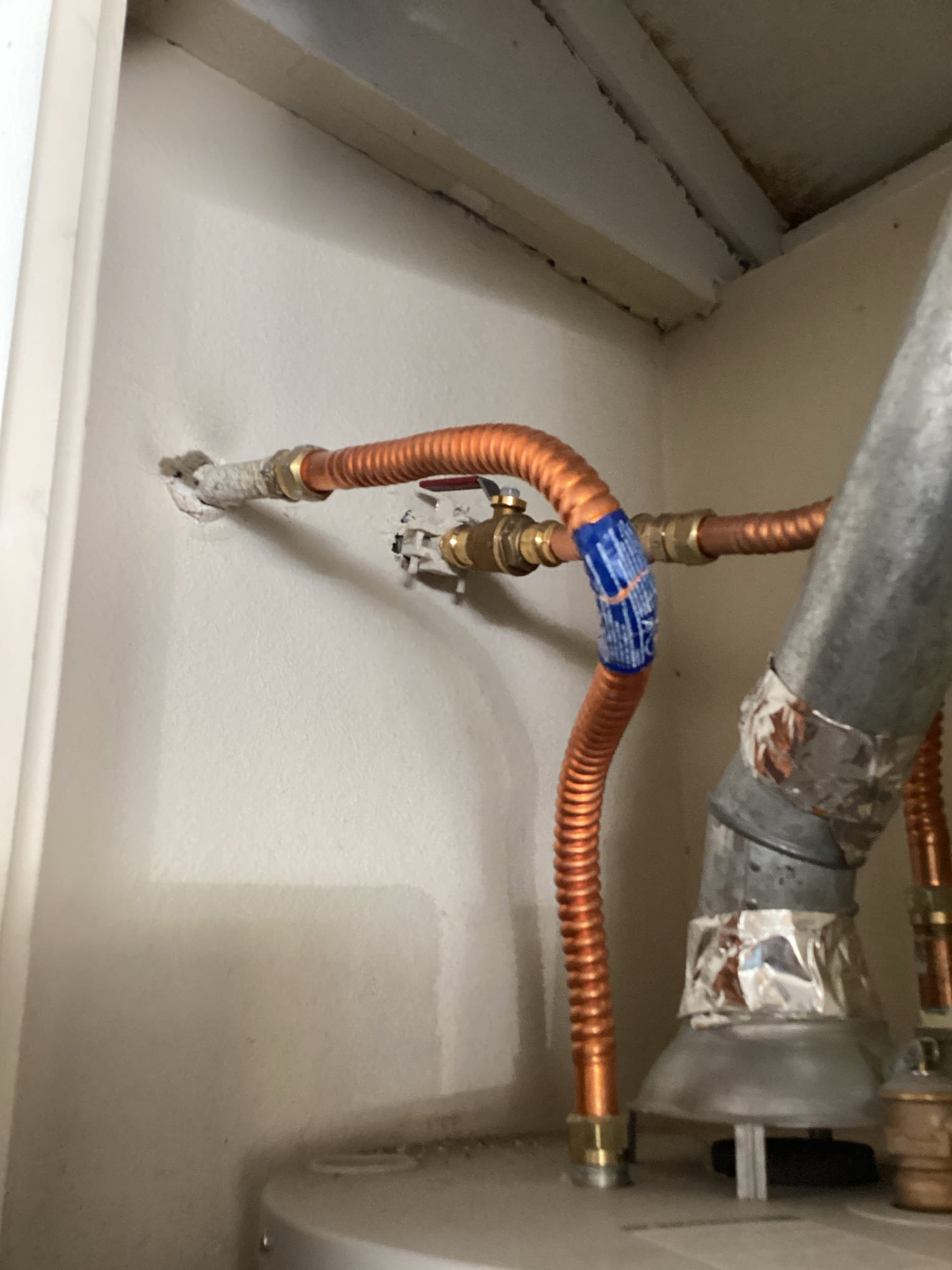 Arrived at customer’s home to give an estimate for upgrading main breaker panel. Will drive new ground rods, complete bonding of water, and install a new solar ready 200 amp main breaker panel with surge protection included as well.