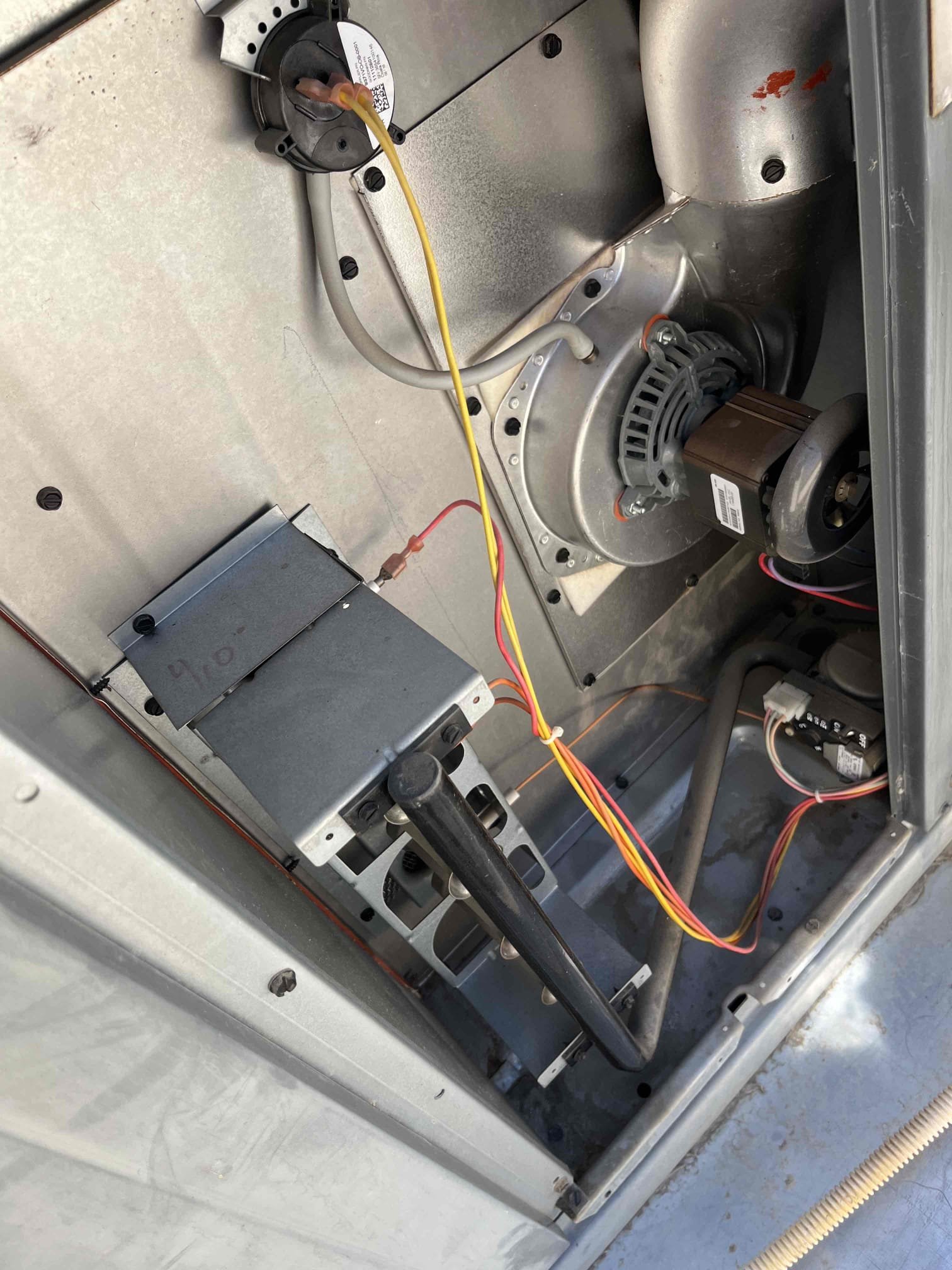 🔥❄️💨
HVAC semi annual maintenance visit
Replaced two 18 x 18 filters / ceiling mounted
Cycle equipment followed, system sequence of operation
Check capacitor, fan motor, compressor, blower motor, amps, and a voltage
Verified that cooling and heating equipment are both kicking operational
Inspected blower wheel and motor for cleanliness
Ecobee thermostat to check out OK
✅ 
Both units checked out operational at this visit