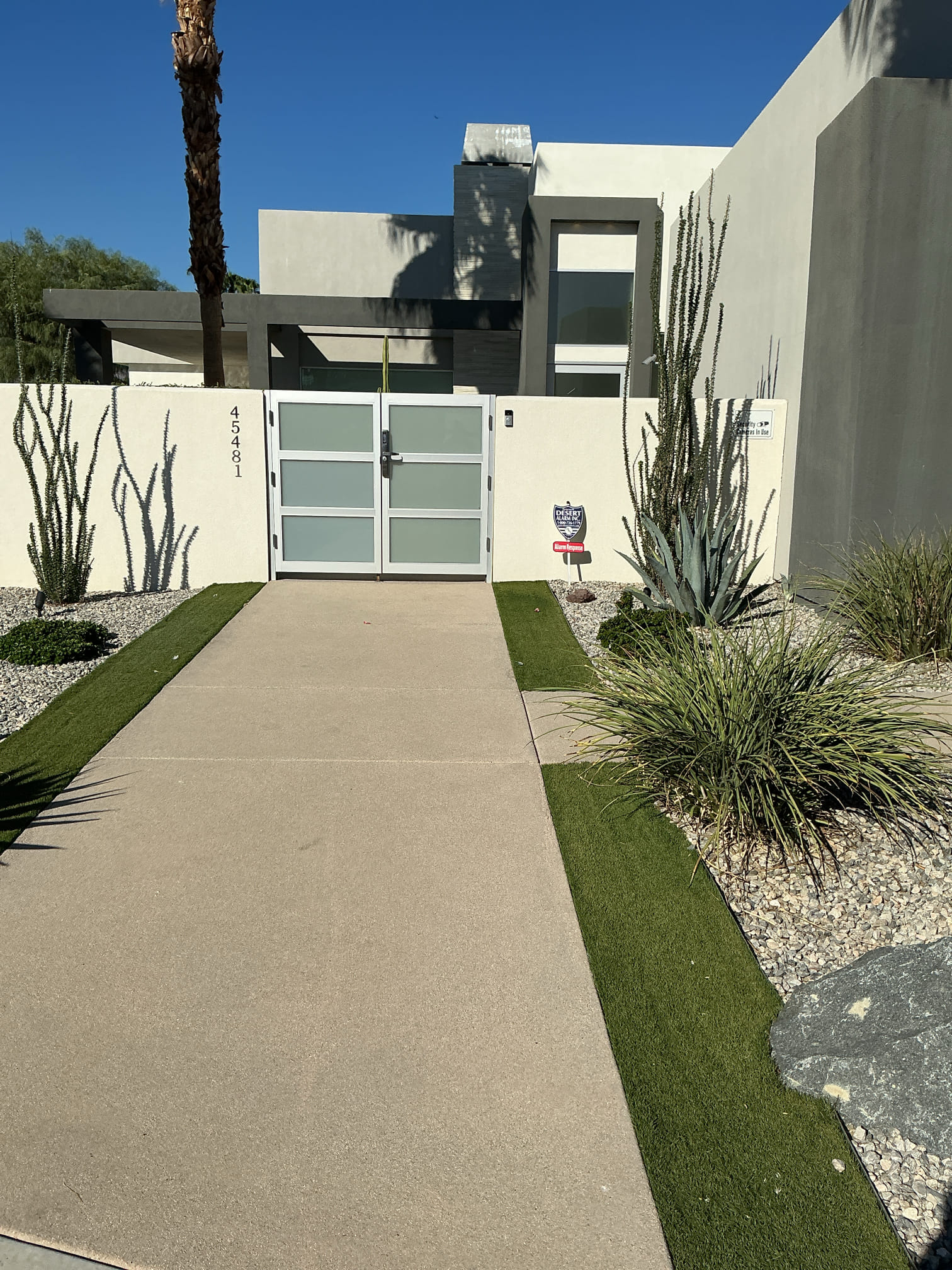 Indian Wells, CA - Installing 5 ton American Standard gold 17 up flow heat pump system.