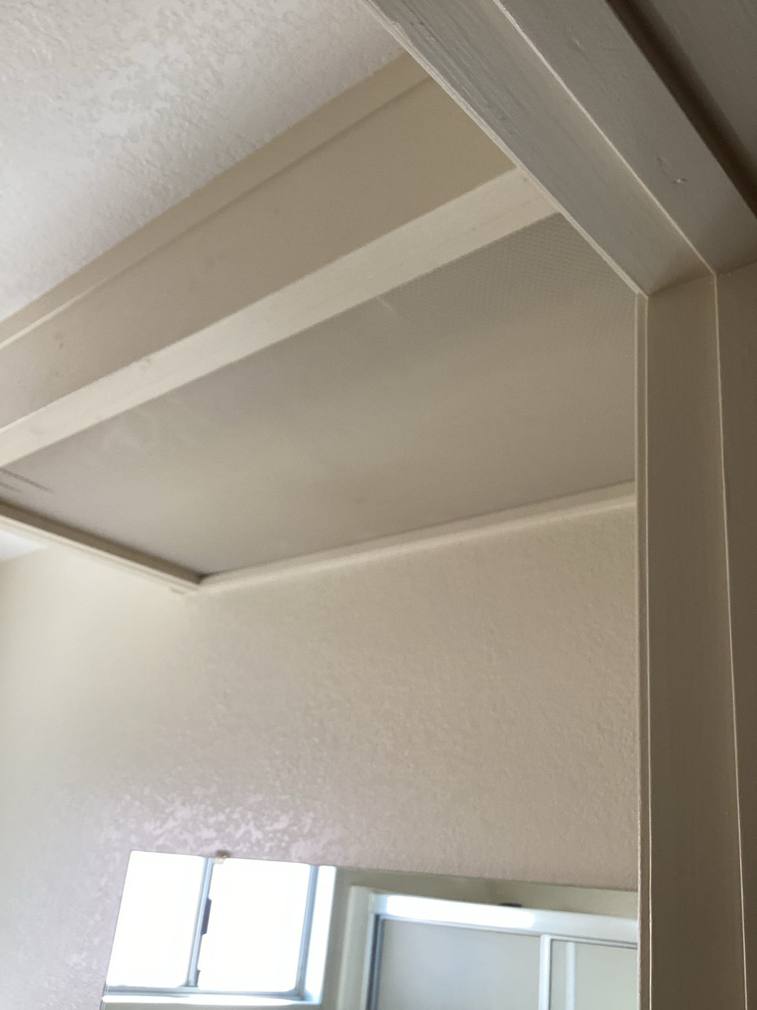Arrived at customer’s home to retrofit fluorescent tube lights in kitchen to led. Removed and disconnected existing fluorescent tube lights and rewired fixture to accommodate led retrofits. Landed all connections and restored power to fixtures. Tested fixtures and confirmed color and brightness with customer to complete scope of work for today.