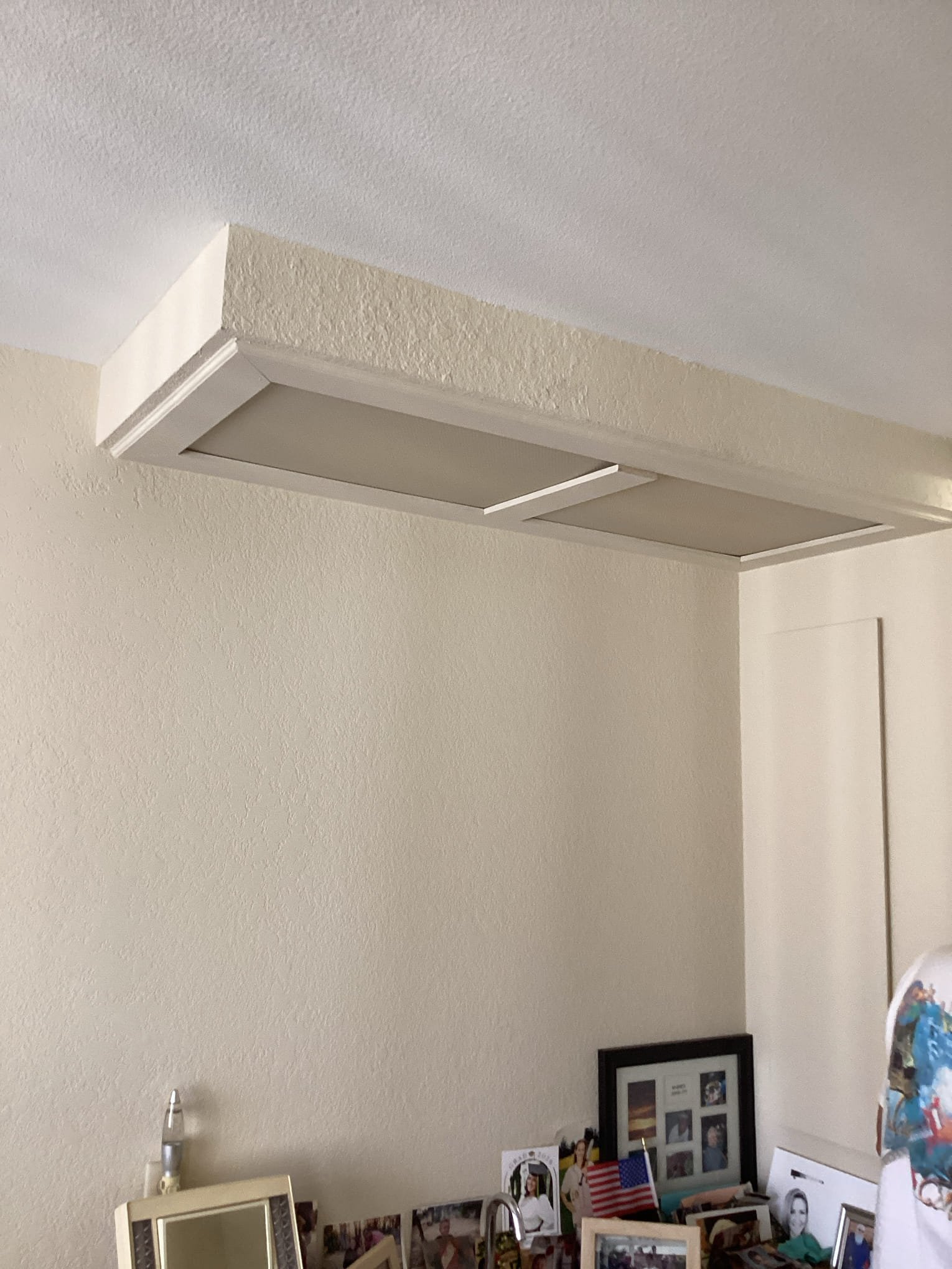 Arrived at customer’s home to retrofit fluorescent tube lights in kitchen to led. Removed and disconnected existing fluorescent tube lights and rewired fixture to accommodate led retrofits. Landed all connections and restored power to fixtures. Tested fixtures and confirmed color and brightness with customer to complete scope of work for today.