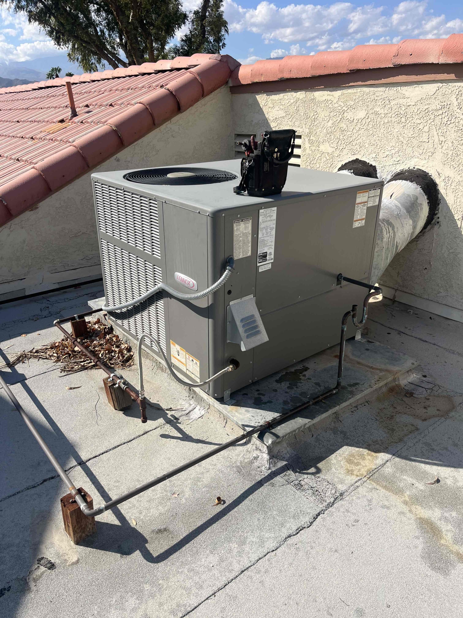 🔥💨
Single system service
York roof rooftop package unit, gas

Replaced 16 x 30 filter/ceiling mounted.
Cycle equipment followed system, sequence of operation, checked into your motor, blower motor, hitting safety sensors, gas, pressures, flames, flame sensor, amps and voltage
Cleared condensation line and inspected evaporator coil
Thermostat checked out OK.
Check for carbon monoxide throughout the house/nothing detected.
Also inspected cooling sequence of operation
✅
Equipment checked out operational at this visit

🎃☕️
Gave client Starbucks gift card

📆
Booked summer appointment

🗣️
Informed client of induct whole house, air purification
Attached is an estimate for recommendation