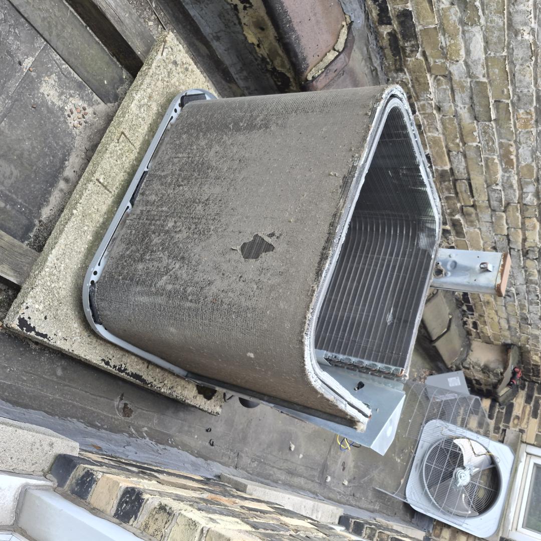 Carrier 

Condenser cleaning 
