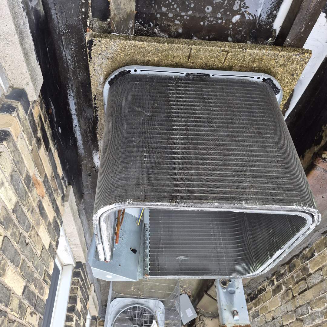 Carrier 

Condenser cleaning 