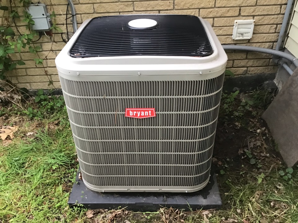 Service on a residential Bryant air conditioner in Rochester hills.