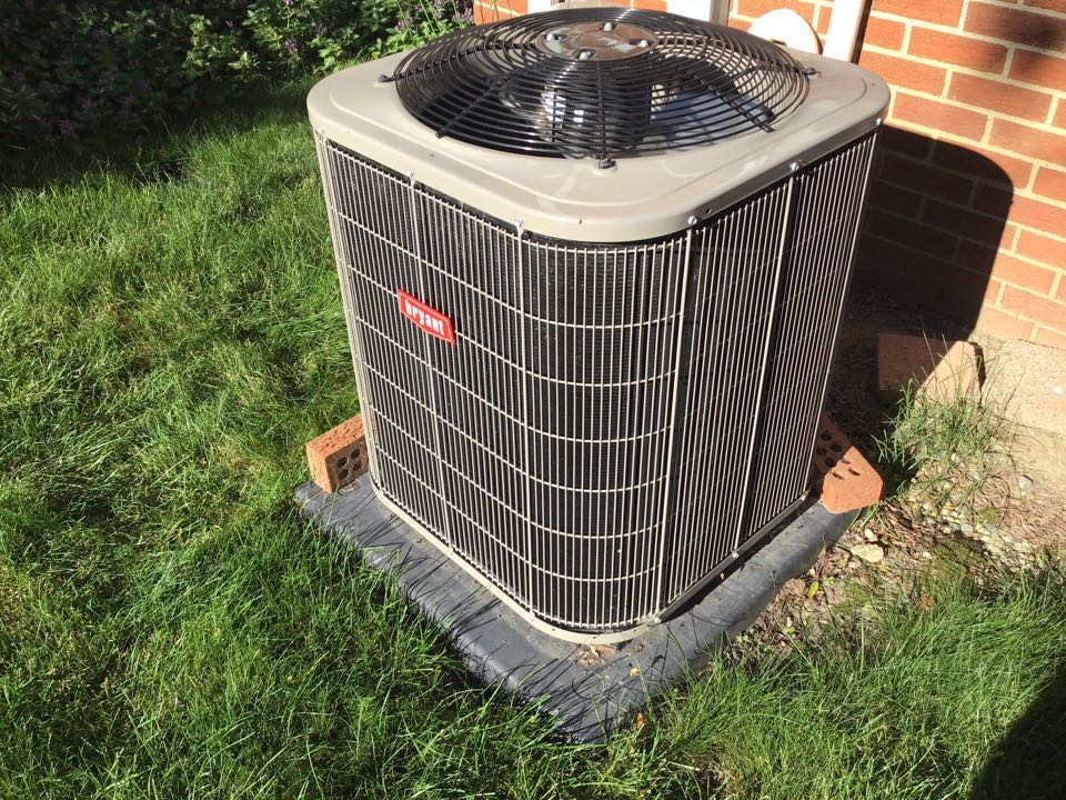 Service on a residential Bryant air conditioner in saint Clair shores.