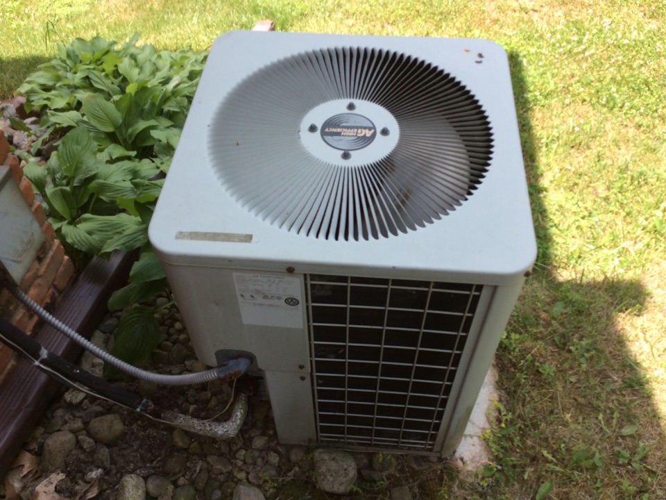 Servicing arcoaire air conditioner in Romeo 