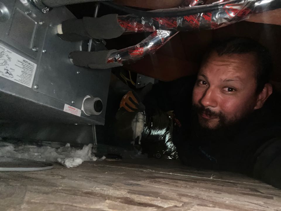 Super tight attic! Glad to be able to get this ac back up and running 🙏🏽