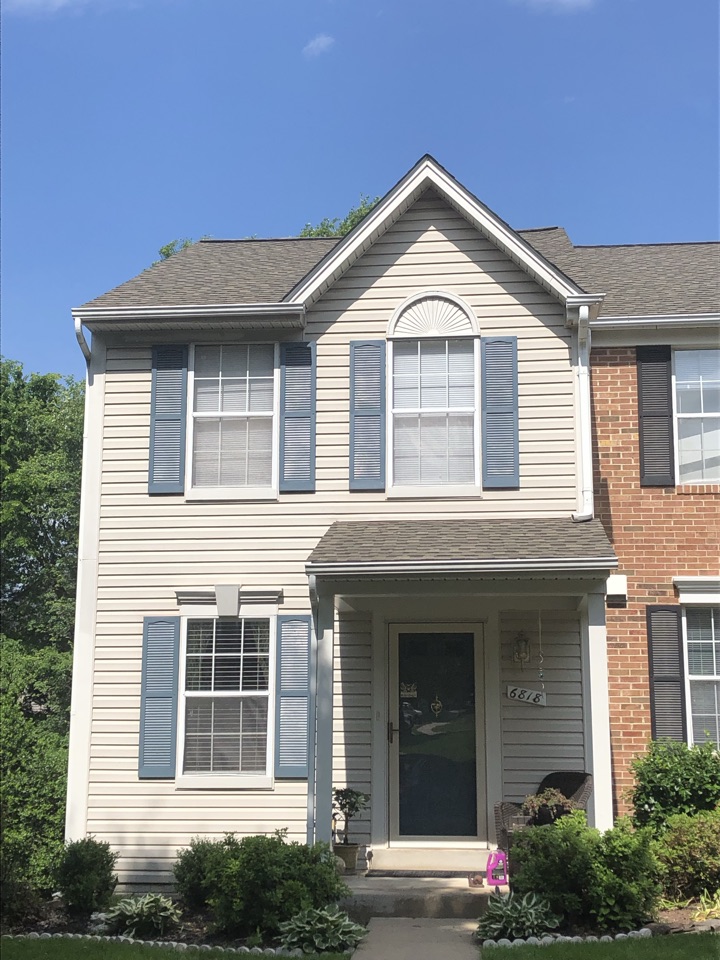 Centreville, VA - This beautiful town home looks great with the new GAF architectural shingle color: weatherwood. This customer was very satisfied with the roof installation and service provided. Centreville, VA - This beautiful town home looks great with the new GAF architectural shingle color: weatherwood. This customer was very satisfied with the roof installation and service provided.