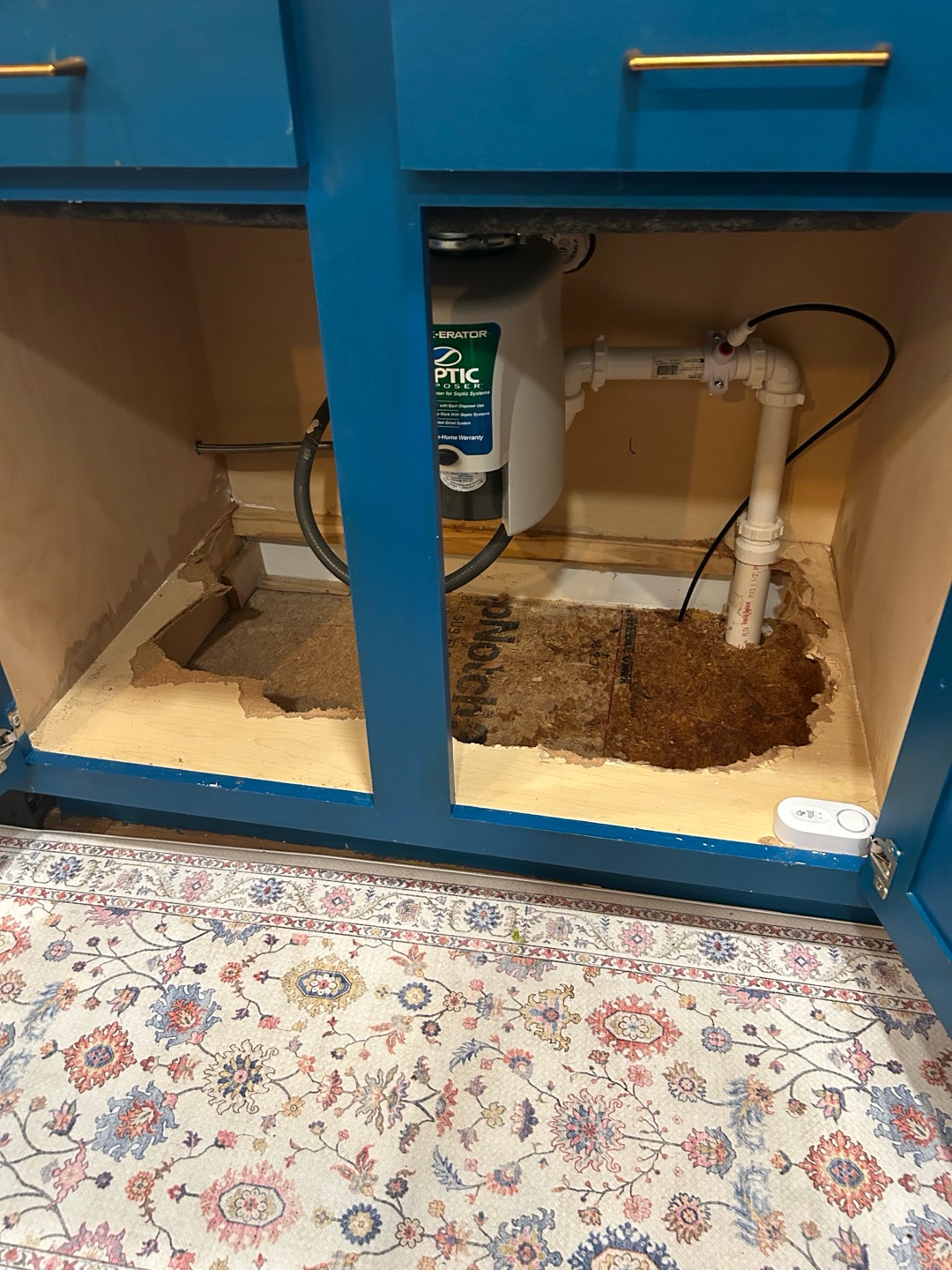 This comprehensive PRO water treatment package delivers filtered, softened water to your entire home using industry-leading technology. The system begins with a carbon filter, effectively removing chlorine and other unwanted contaminants. Following this, the water passes through a softening resin, ensuring your home remains limescale-free. As a final stage, the water is processed through a 5-stage reverse osmosis system, typically installed at the sink or wet bar, providing bottle-quality water straight from your sink and, if possible, your fridge.