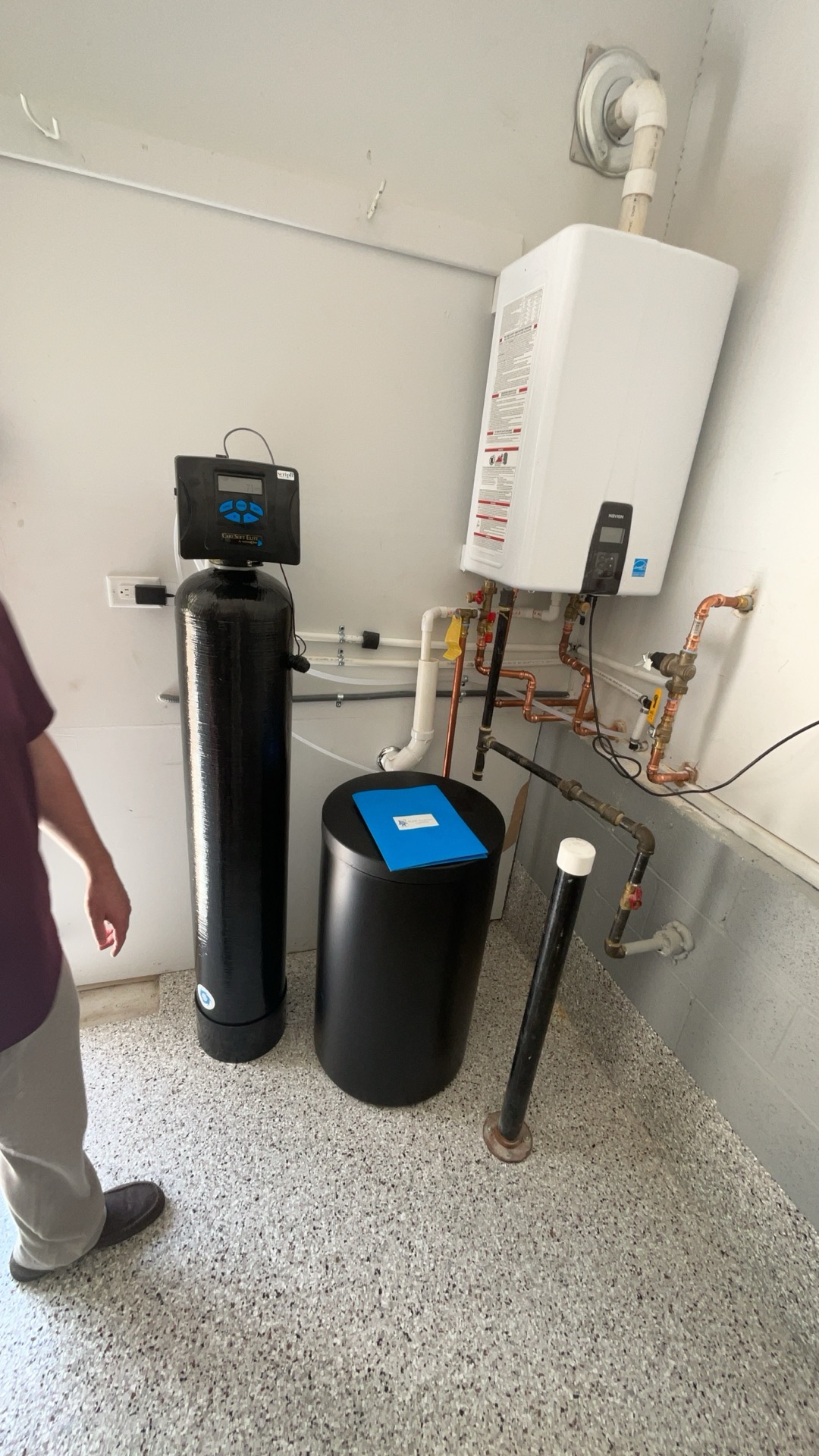 This comprehensive PRO water treatment package delivers filtered, softened water to your entire home using industry-leading technology. The system begins with a carbon filter, effectively removing chlorine and other unwanted contaminants. Following this, the water passes through a softening resin, ensuring your home remains limescale-free. As a final stage, the water is processed through our industry leading (and most efficient on the market) Tankless Quadpro RO. typically installed at the sink or wet bar, providing bottle-quality water straight from your sink and, if possible, your fridge.