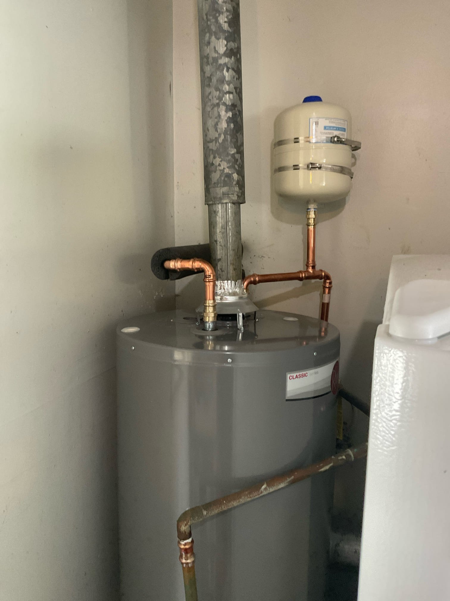 Remove old water heater, and hauled away. Furnished and installed new 50 gallon gas heater with new tank shut off and thermal expansion tank. Install drip pan under heater. Tested all connections and no leaks were present at this time. Cleaned up work area.