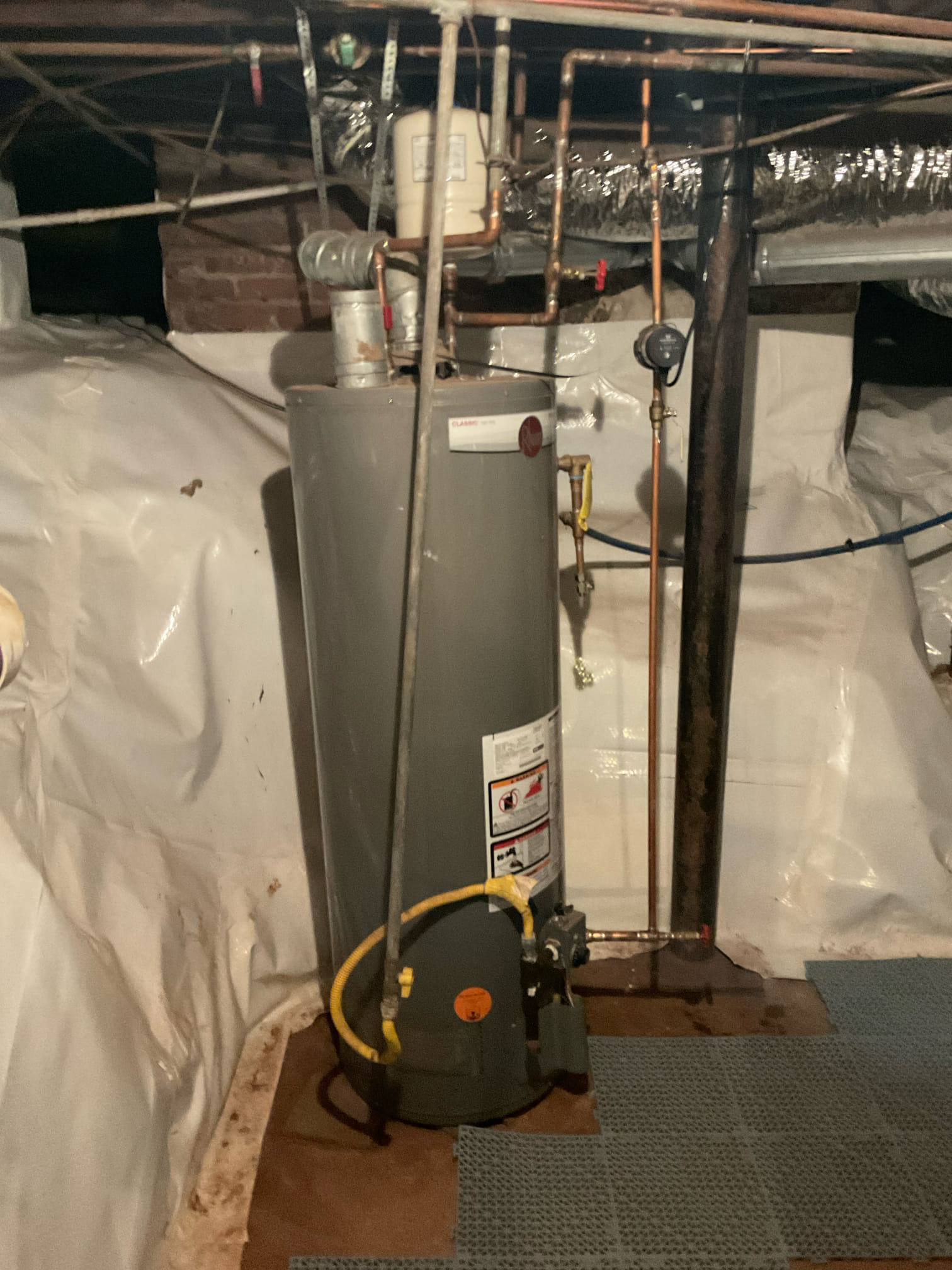 Customer stated that there was a leak on a valve. Gave customer quote to fix leak and customer agreed. Cut out old gate valve and installed new copper piping. Tested no leaks were presented at this time. Cleaned up work area.