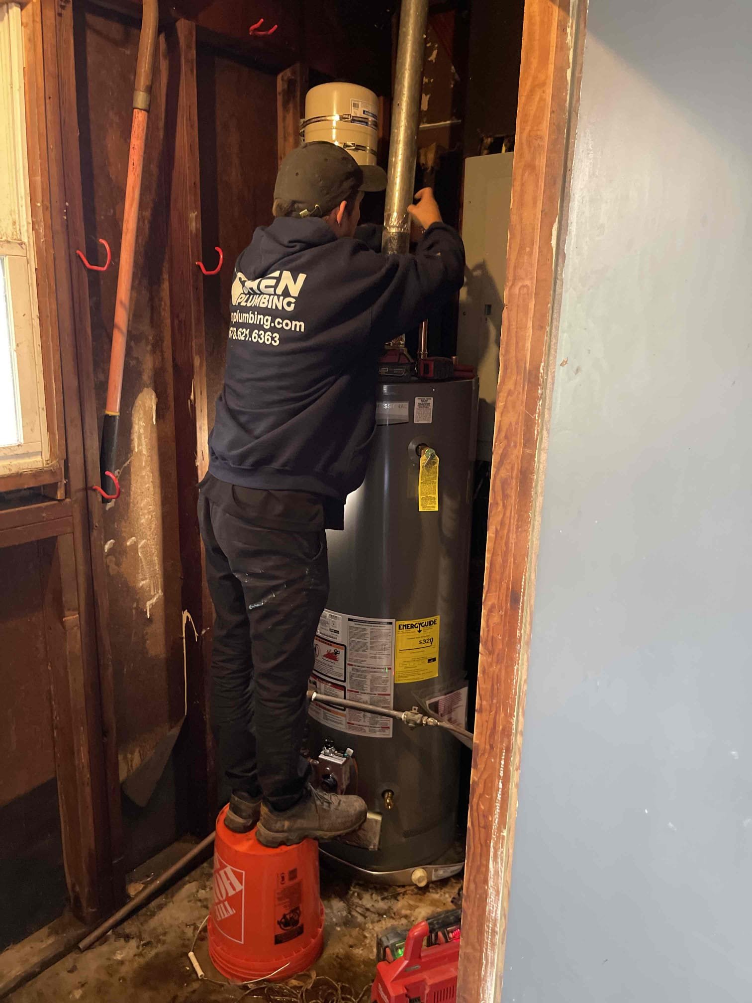 Came out for leaking expansion tank. Expansion tank had rusted through and ruptured. Was spraying water all over carport closet. Water heater was from 2014. Customer elected to just replace the water heater. Went and purchased materials and returned. Swapped out water heater and expansion tank. Installed new pan and shut off valve. Repressurized the home and tested to ensure proper function and a leak free installation, no further issue at this time. Thank you for choosing Chen Plumbing. 