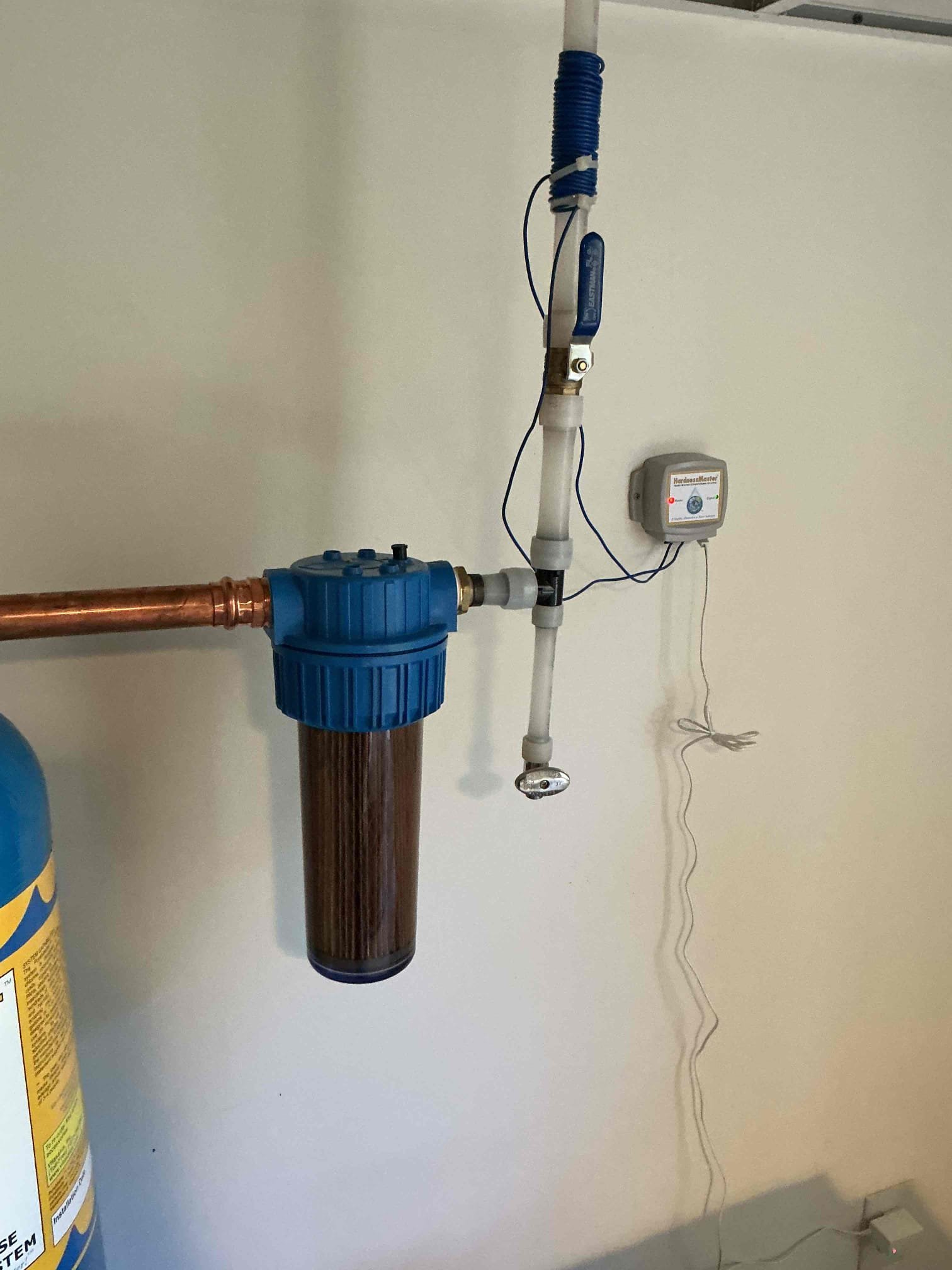 Customer needed helper with water filter replacement. Went over process with customer and explained step by step how to swap filter. Checked for leaks. 