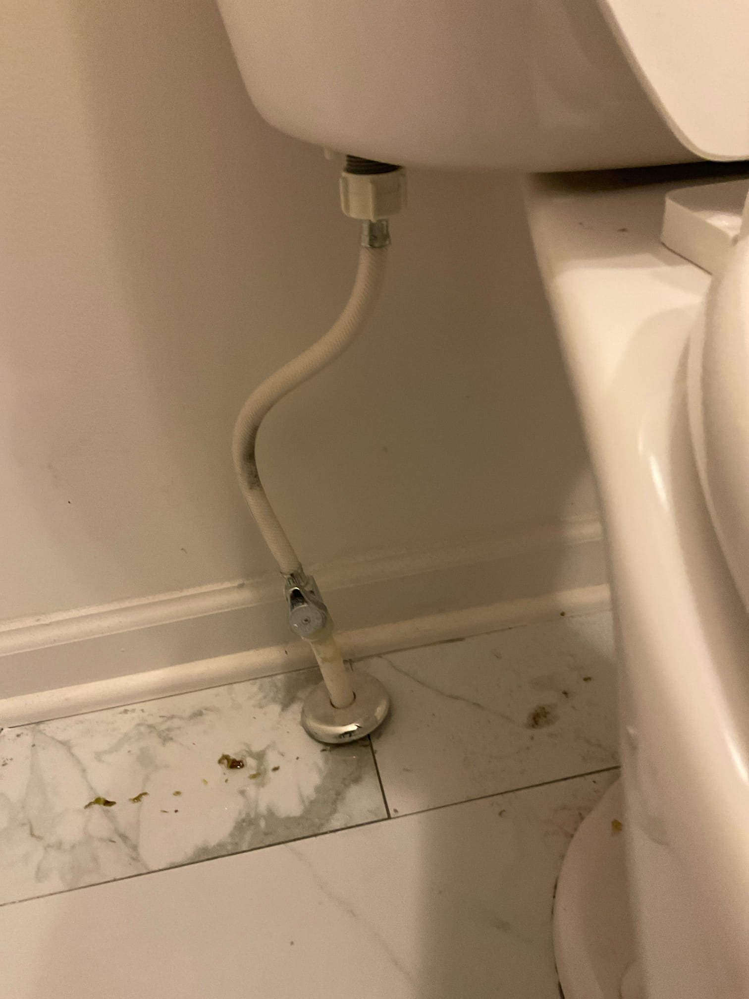 Tank major rebuild with new flush valve , fill valve , new stop valve and supply line installed 