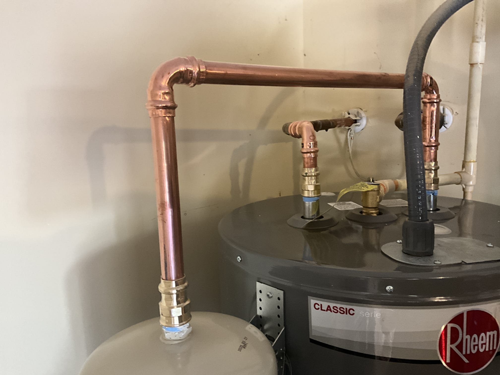 Returned and replaced the electric water heater. Furnished and installed a new 50 gallon electric with a new pan and thermal expansion tank. Tested all work to ensure proper function and no leaks.