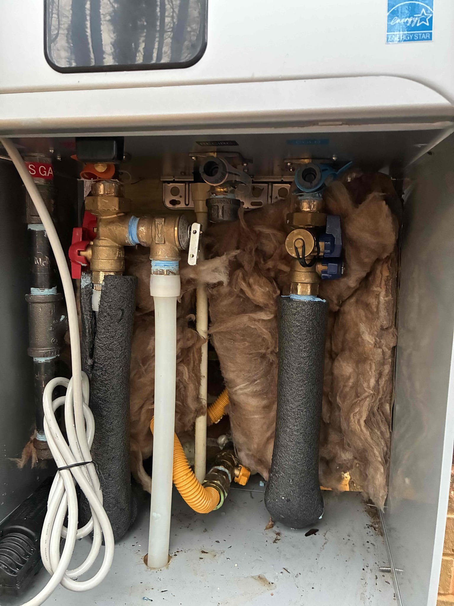 Flushed tankless after reworking service port valves. Valves were upside down not allowing incoming water to be shut off. Put all ite,s back in place and checked for leaks and proper function. 