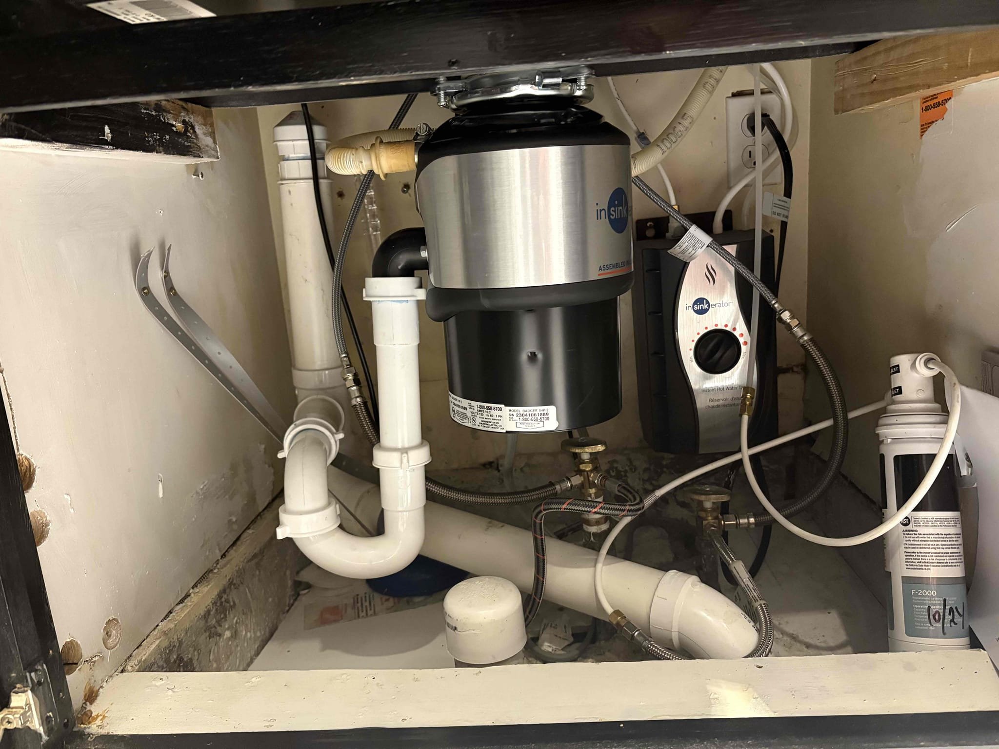 Client called us out today due to the touch less kitchen faucet not working properly. On previous visit, I did notice the battery back for the faucet was being held together by rubber bands, but was working when I left. The battery pack had all fallen apart which is why it wasn’t working. We then found a new kohler single handle kitchen faucet in black finish, then replaced that failed faucet and reconnected back to the water shutoffs. No leaks, operating as it should. 