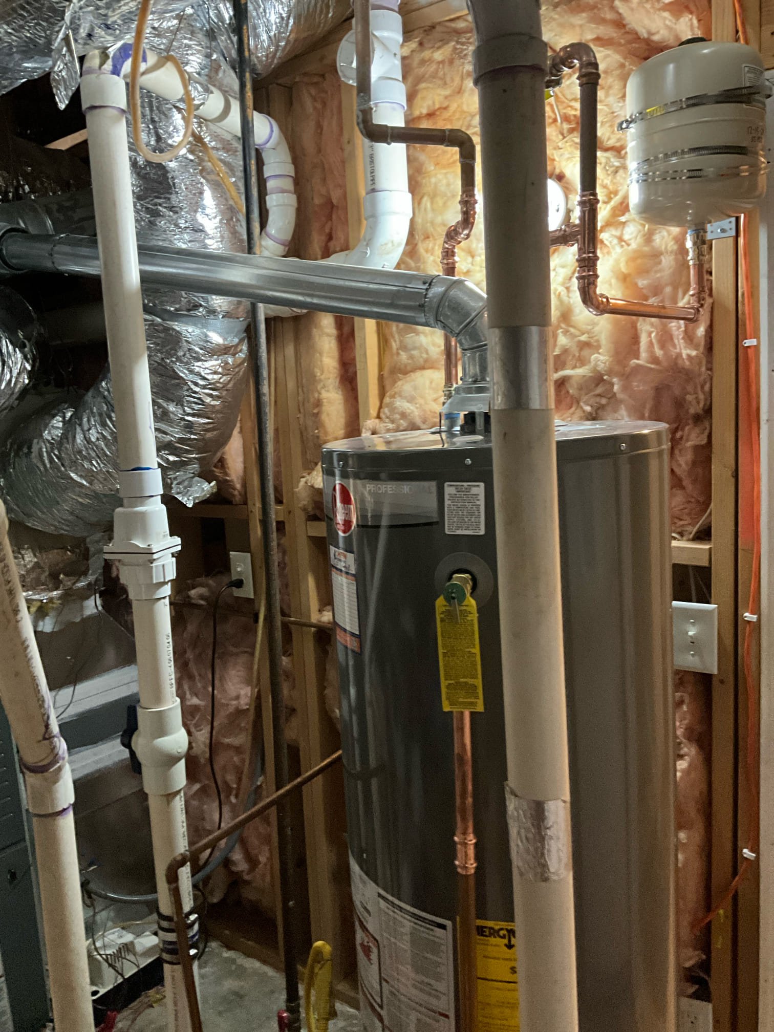 Returned and installed a new 50 gallon tall gas water heater to existing vent, hot, cold, t&p, and return line. Installed a new pan, thermal expansion, and bracket with the new install. Tested all work to ensure proper function and no leaks.