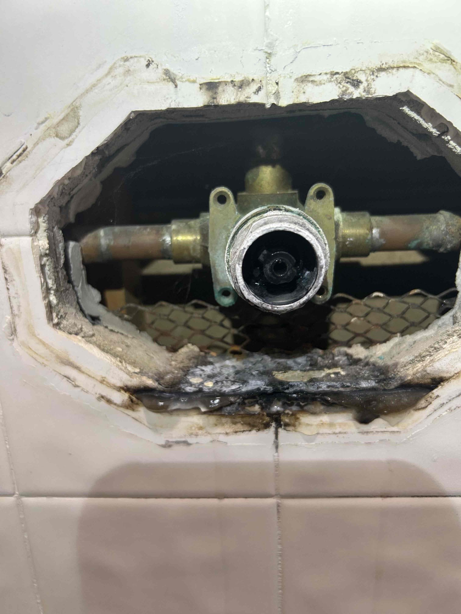 This customer called us out to replace a showerhead because the showerhead continued to drip and drip and drip however, that was not the issue. The issue at hand was the factor of the shower cartridge then needed to be replaced. It was a specialty cartridge that Home Depot, Lowe’s or any big box store wouldn’t carry so I had to run over to the Dixie supply house in Marietta to get the part. The part is a price phisfter shower cartridge that pulls out I was able to obtain that cartridge and put it back in. Also went ahead and replaced the handle with it so it would be all nice and brand new following that put the trim plate back together and re-caulked the trim plate in bright white and once complete there are no leaks. CUSTOMER is all set. The water pressure on the house is 60 psi and the water heater is from last year. We installed it