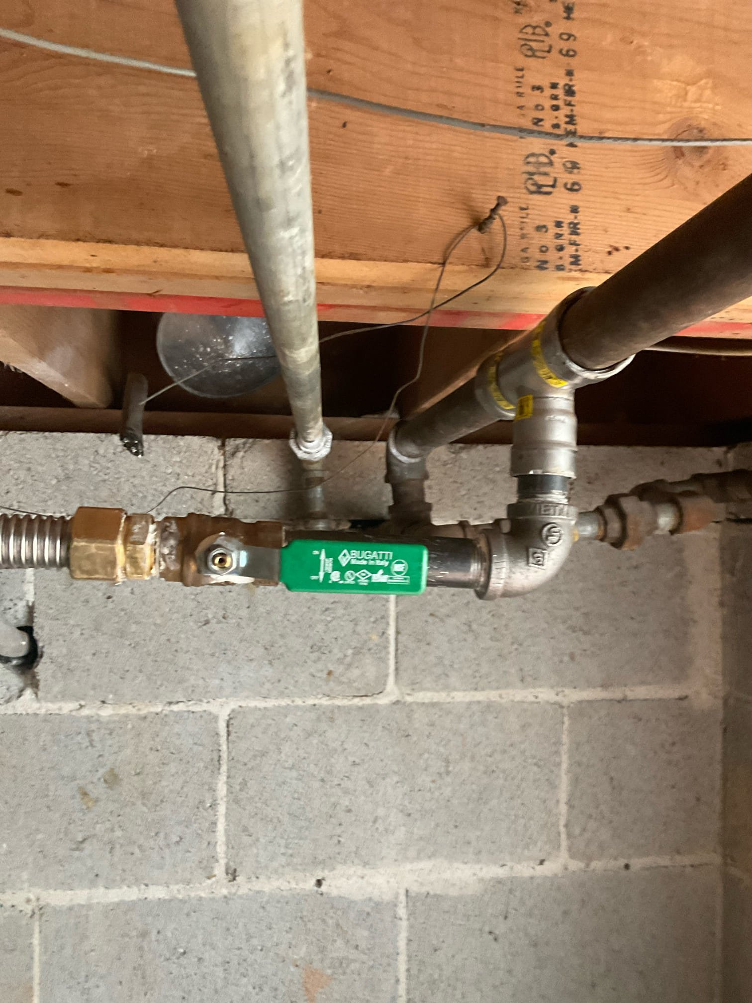 Warranty call for fixed  a gas leak from a 1x 1 x3/4 maga press fitting, replaced a defective fitting with a new one 