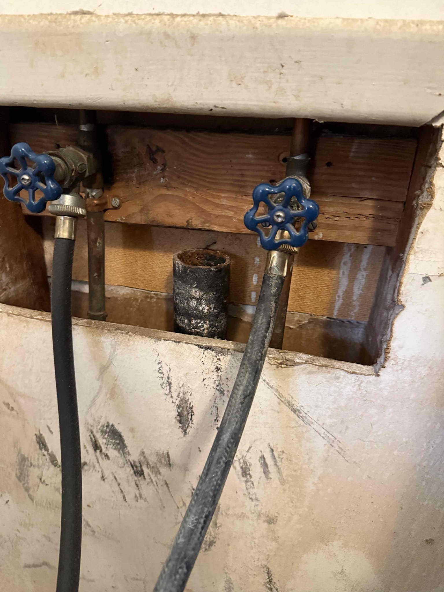 Old laundry machine valves leaking upon arrival. Customer states the valves constantly drip and they no longer use them. Gave customer the option to replace it with new valves or capping the old water lines. Gave customer both estimates, customer chose to just cap the water lines. Capped off old water lines and left in the wall. Turned water back on to check for leaks, found no leaks. No leaks upon departure 