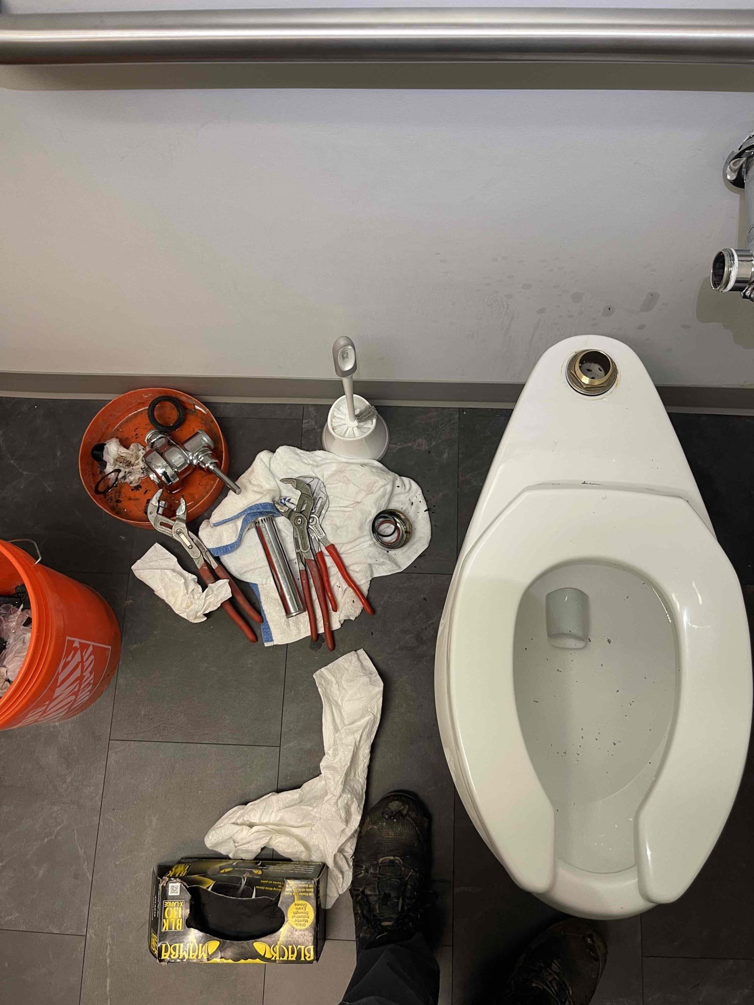 Flushometer randomly leaking from the housing after sitting idle for a few minutes. Customer elected to replace it. Replaced the entire Flushometer down to the spud. Did not replace the stop valve as that would require a building shut down. Tested multiple times and took video showing replaced unit with no leaks and operating normally. 