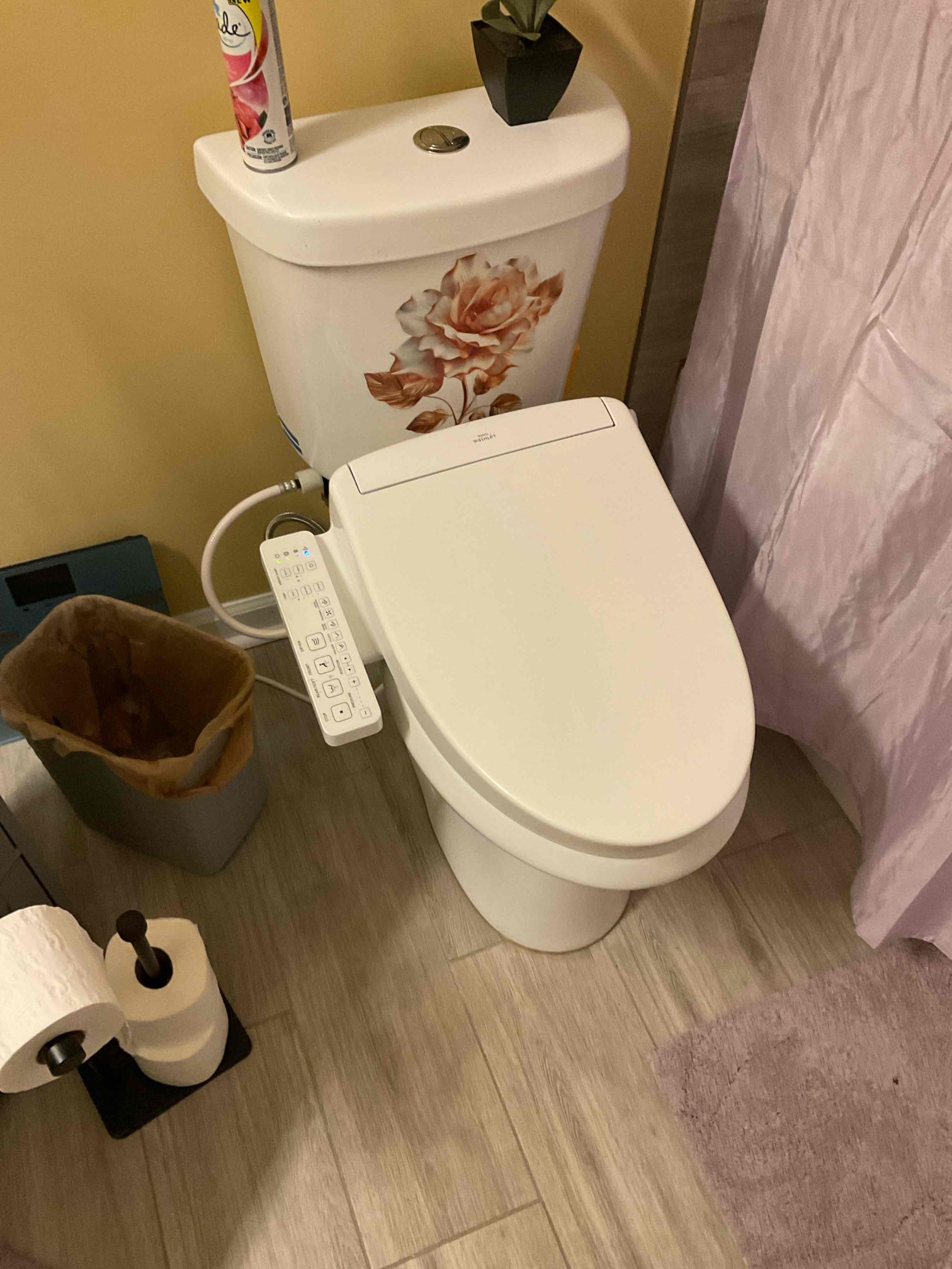 Tighten the bolts on the bidet seat, once complete no further issues, left estimate for toilet replacements.