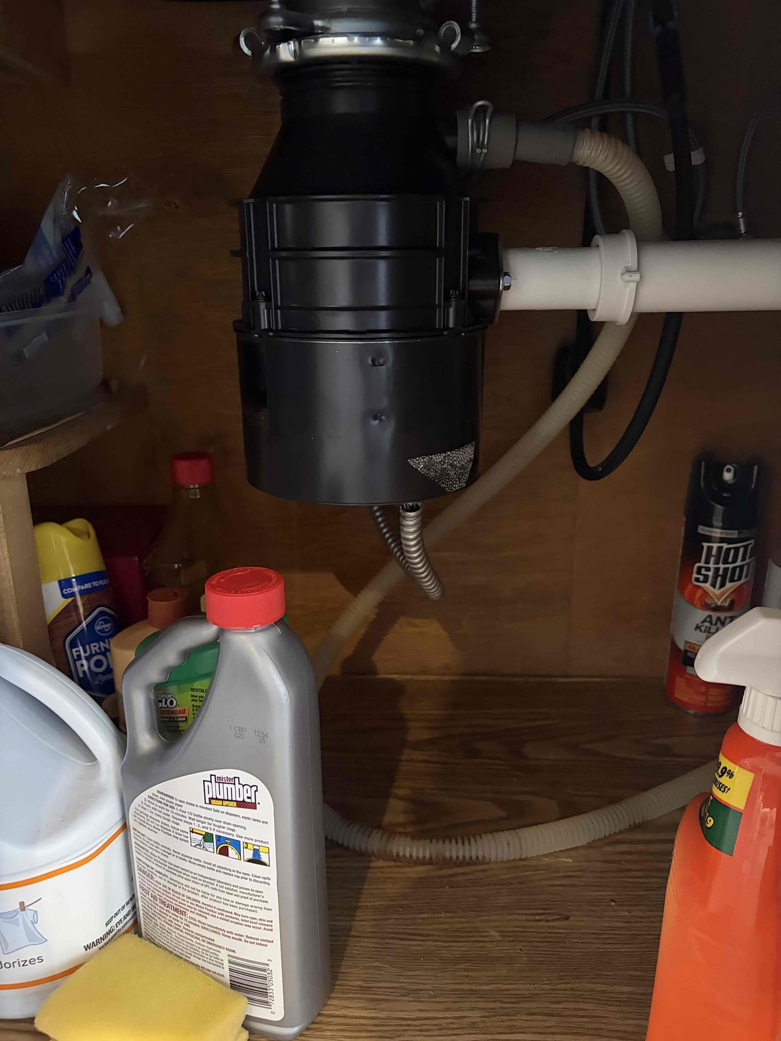 For this customer, they had a garbage disposal in the kitchen sink that would only hum so therefore knew exactly what needed to be done. The garbage disposal needed to be replaced however, we did try to unjam it prior to replacing it. Replace the unit with a brand new one half horsepower hooked everything up at a new wire nuts to the electrical components new waist bracket cleaned up the area use the dropcloth to hold the tools what’s installed? There are no leaks. 