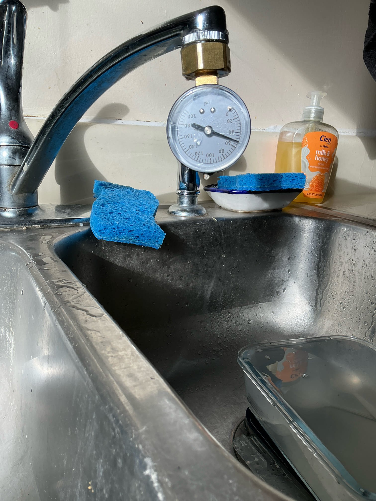 Upon arrival, shower was working fine handle was loose tighten handle, and set temp guard to appropriate temperature. Everything is working as intended at this time.