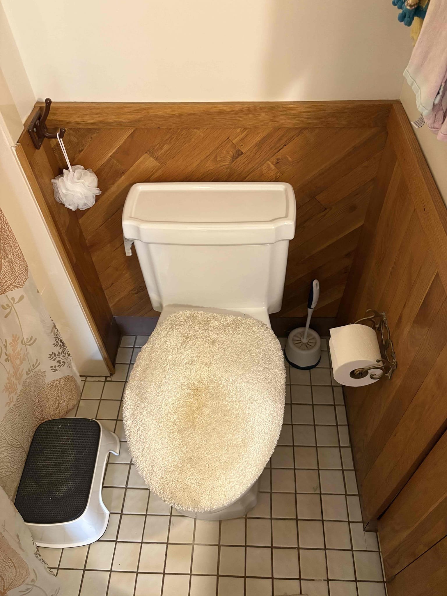 Client called us out due to their master bathroom toilet handle being broken off. It was just an old and corroded toilet handle. We installed new chrome toilet handle then tested. Client is satisfied. 

1 yr warranty 