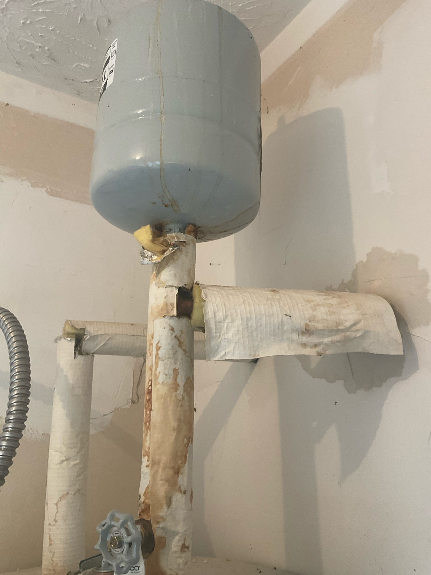 Replaced a busted expansion tank with mounting bracket , replaced faulty Prv
Explained and sign up membership with customer today , thank you 