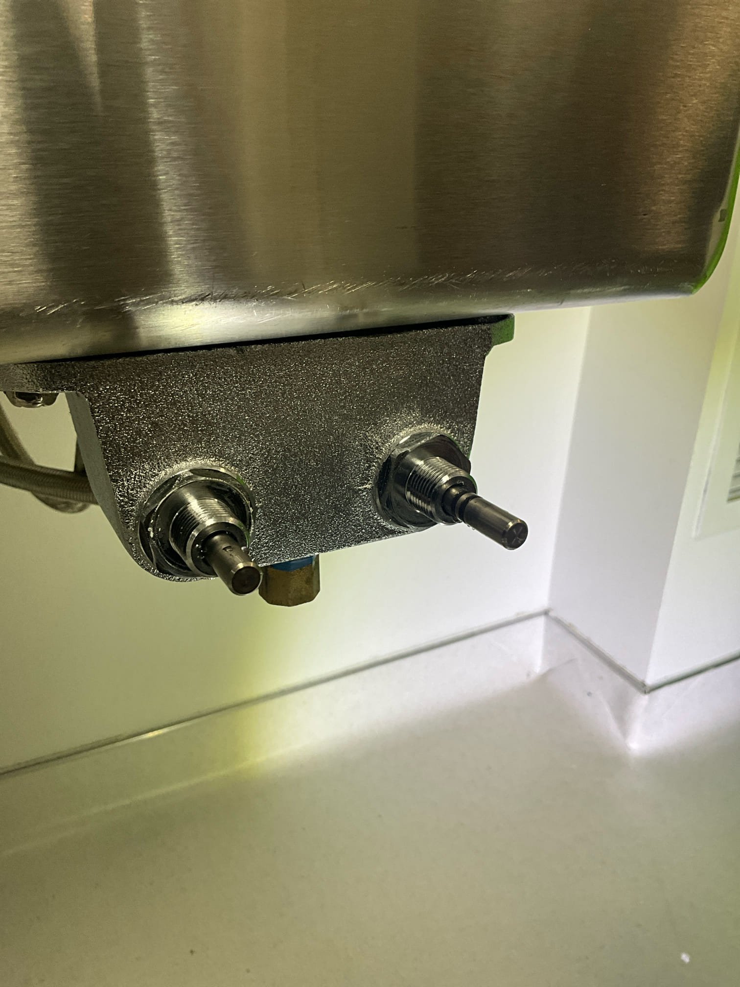 Customer has a sink in lab with knee pedals with a leaking cold pedal. Pressure from the water is kicking the stem out and causing a leak. Sourced the repair part for it and gave customer valve replacement option. Customer approved work and wanted to hold off on us ordering the part until facilities team could be contacted. Customer will call office to greenlight us ordering the part. Informed customer part will take 7-10 days to receive the part. 