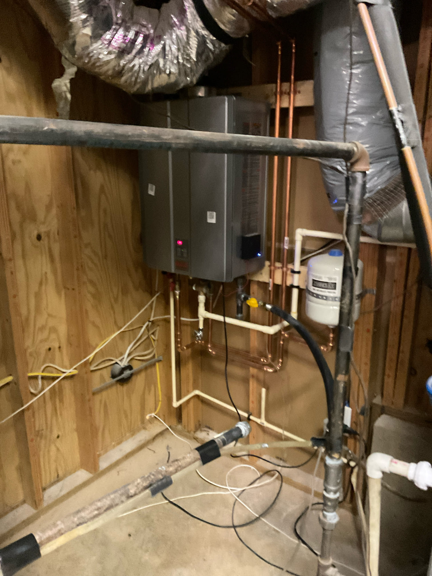 Install customer provided pre filter and customer supplied laboratory faucet.

Installed customer supplied whole house pre filter and tested. No leaks present at this time. Also wasn’t able to install lavatory faucet due to not correct faucet. Cleaned up work area.