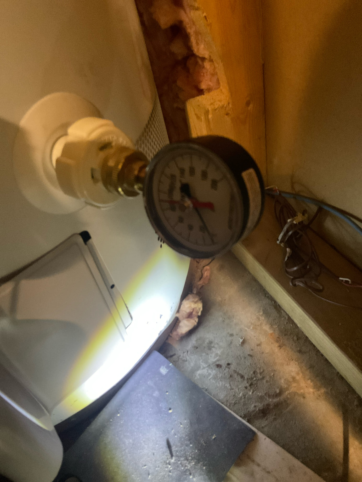 Checked leak in the kitchen ceiling issue , not water supply line leak , possible with tub drain , customer may call contractor open the ceiling do more investigating first , 