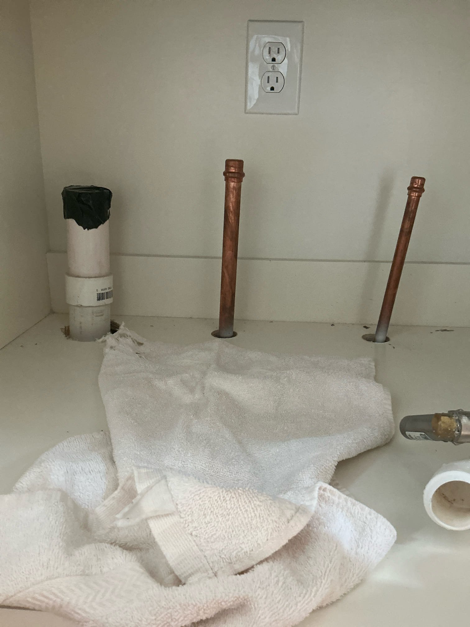 Customer had new cabinets and countertops installed. Installed customer kitchen faucet, customer disposal. Connected drain and water under kitchen sink. Set dishwasher and connected water and drain. Did not connect power to dishwasher. Could not test dishwasher due to known leak on dishwasher itself.