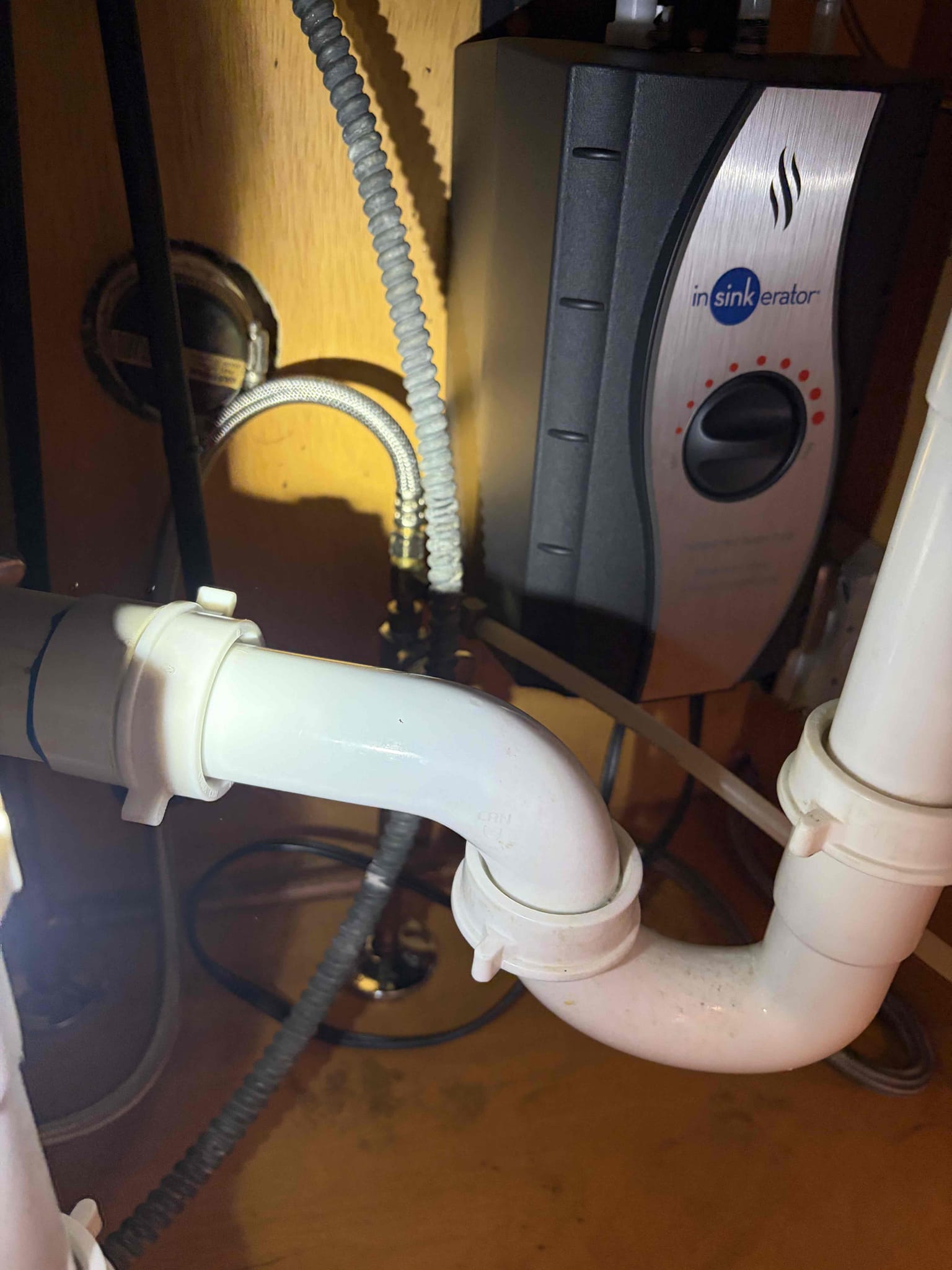 I removed the push connectors for the water filer for the instant hot, once removed there are no leaks