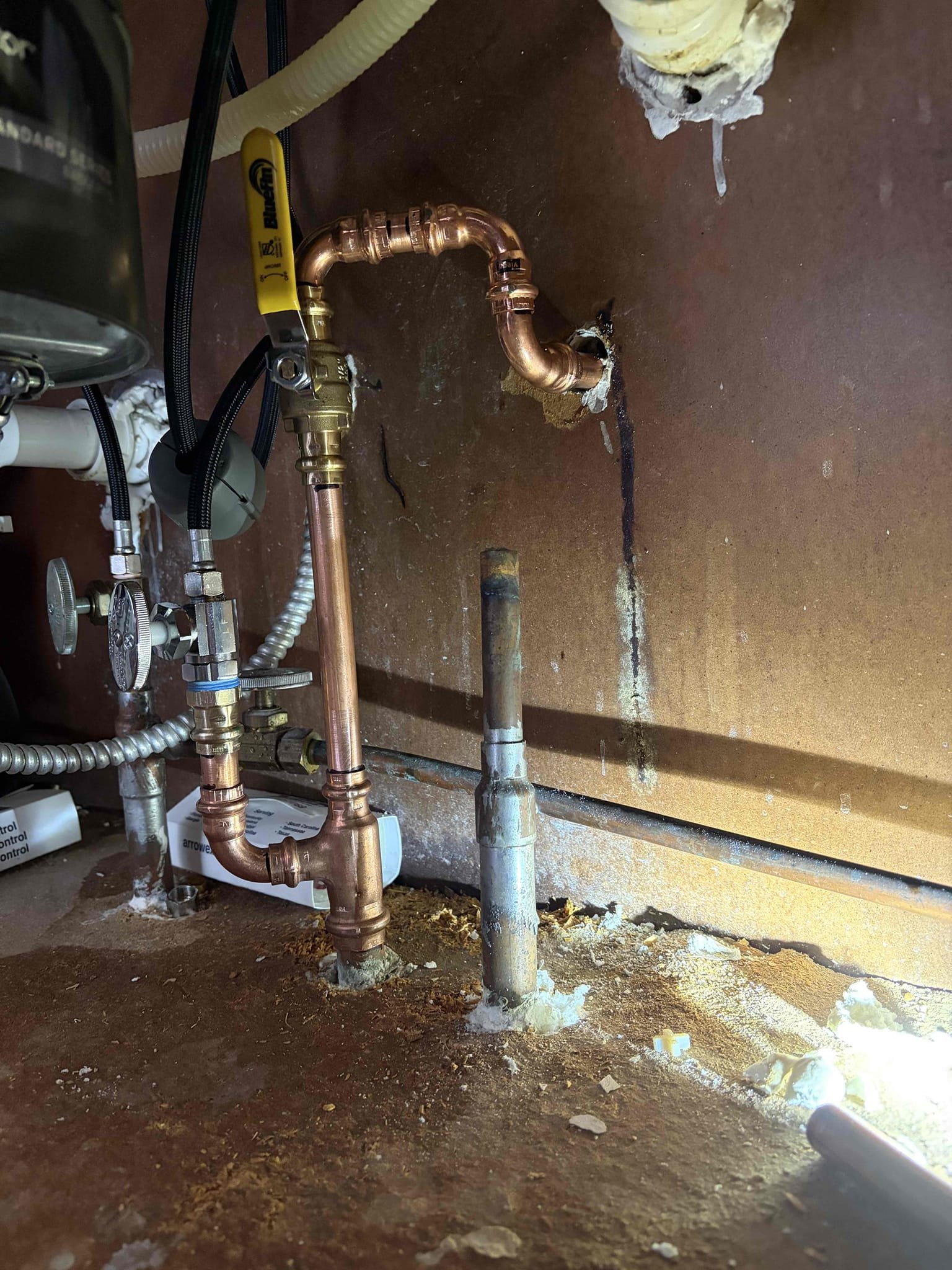 This customer installed a brand new hose bib on the back of their house. The prior hose bib was constantly dripping and would not stop so therefore I recommended we install a brand new Hydro pro gate valve style. I was caulk around the hole to ensure that there would be no bugs getting in in addition to that it needed to be re-piped on the inside so I went from three-quarter to half to half and installed a new quarter term ball valve Along with a new threaded angle stop. I went the threaded route due to the fact that if it ever needs to be changed in the future, the next guy will be able to just unthread it at this time. There are no leaks on any of the fixtures water is on, and it has been all caulked and all the holes. The customer is all set to use their new outside faucet.