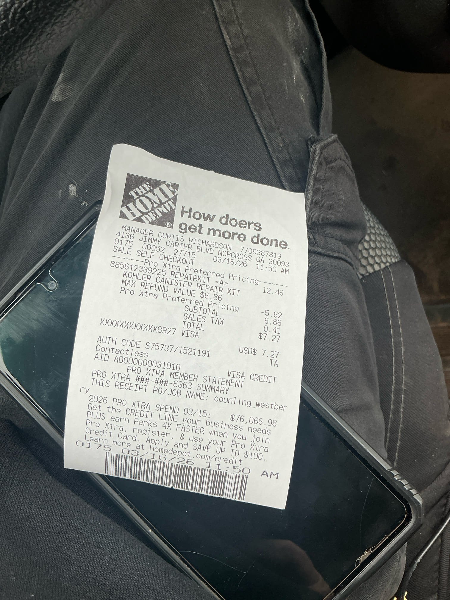 Found flush drum center stem broken. Replaced flush drum center stem and flush drum seal on Kohler toilet. Flushed several times to test.